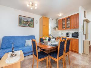 Kuchyň nebo kuchyňský kout v ubytování Apartment Dana