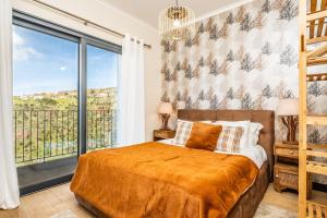 Postel nebo postele na pokoji v ubytování Ocean Panorama Apartments by Homie + 18 fotografií