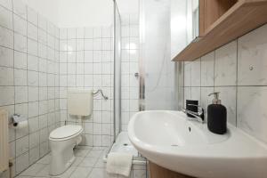 Kúpeľňa v ubytovaní Lovely 1-bedroom apartment next to Praterstern