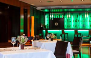 Restaurace v ubytování Hotel Macià Real De La Alhambra