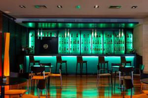 Lounge nebo bar v ubytování Hotel Macià Real De La Alhambra