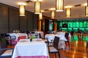 Restaurace v ubytování Hotel Macià Real De La Alhambra