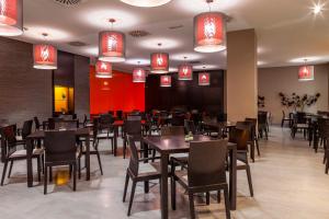 Restaurace v ubytování Hotel Macià Real De La Alhambra
