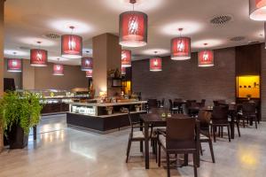 Restaurace v ubytování Hotel Macià Real De La Alhambra