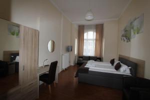Postel nebo postele na pokoji v ubytování Hotel Elegia am Kurfürstendamm