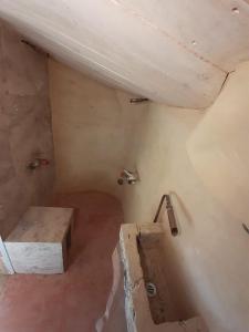 an unfinished room with a sink and a ceiling at Maison Terre Les Cabanes de Fallot in LʼIsle-Bouzon