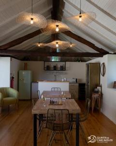 a dining room with a table and chairs and a kitchen at Quinta de Carcavelos Natures Home in Amarante
