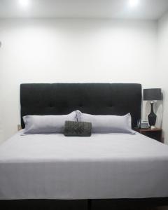 Ένα ή περισσότερα κρεβάτια σε δωμάτιο στο Hotel Manadia
