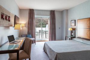 Postel nebo postele na pokoji v ubytování Hotel Macià Real De La Alhambra
