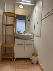 Kuchyňa alebo kuchynka v ubytovaní Arles appartement climatisé proche centre-ville