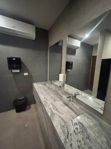 Un baño de Increíble departamento en zona fundidora