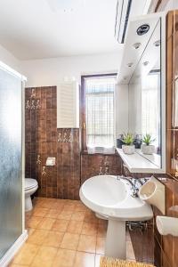 Ένα μπάνιο στο Residence Elena 19-B by Wonderful Italy