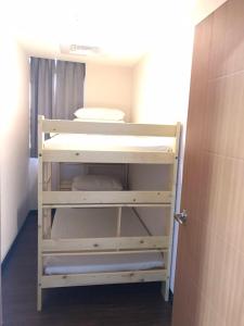 Katil atau katil-katil dalam bilik di Hey Bear Capsule Hotel