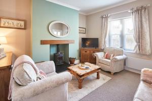 a living room with two chairs and a table at Host & Stay - Rose Cottage in Aldbrough