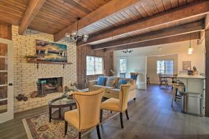 Φωτογραφία από το άλμπουμ του Relaxing Lake Arrowhead Home about 1 Mi to Lake! σε Lake Arrowhead