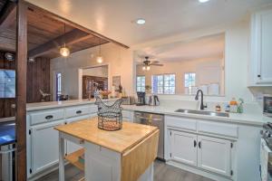 Φωτογραφία από το άλμπουμ του Relaxing Lake Arrowhead Home about 1 Mi to Lake! σε Lake Arrowhead