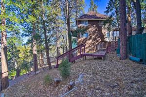 Parc infantil de Relaxing Lake Arrowhead Home about 1 Mi to Lake!