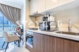 Kuchyň nebo kuchyňský kout v ubytování Staycae Holiday Homes - Vera by DAMAC Near Downtown, Business Bay