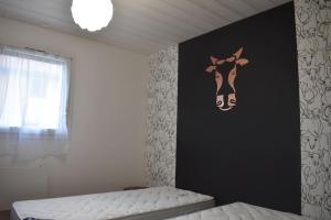 Ein Bett oder Betten in einem Zimmer der Unterkunft Sur le Lac - Sauna & vue lac