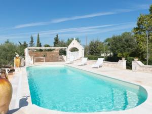 Holiday rental Masseria Carperi,Cisterna 내부 또는 인근 수영장