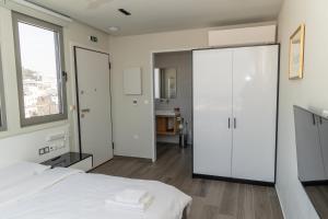 A bed or beds in a room at Majestic Acropolis-Lycabettus