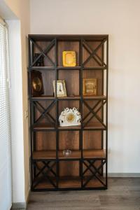 a book shelf in a room with items on it at Vila Emma in Durrës