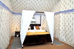 Posteľ alebo postele v izbe v ubytovaní Gandhisagar Forest Retreat