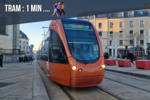 Goście zatrzymujący się w obiekcie Sweet Nina Jazz Appartement pour 5 voyageurs, situé à la Place de la République, avec parking et lit queen size