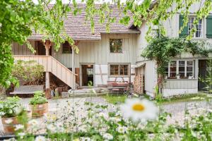 a house with a garden in front of it at Fischerhäuser Romanshorn in Romanshorn