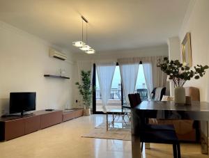 Μια τηλεόραση ή/και κέντρο ψυχαγωγίας στο Apartamento Alyanna