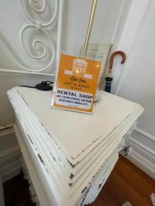 a sign sitting on top of a white bench at Open Door Loft in Ponta Delgada