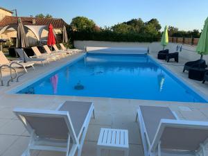 Πισίνα στο ή κοντά στο Le Jardin Des Hirondelles