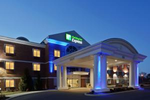 a hotel with a gazebo in front of it at Holiday Inn Express Hotel & Suites Salisbury - Delmar, an IHG Hotel in Delmar