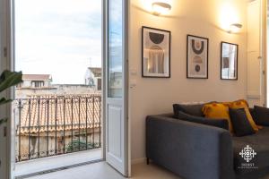 A seating area at Suite Elios Ortigia