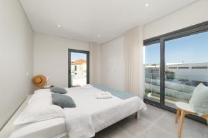 Ένα ή περισσότερα κρεβάτια σε δωμάτιο στο Lagoa Views - Holiday Apartment +27 φωτογραφίες