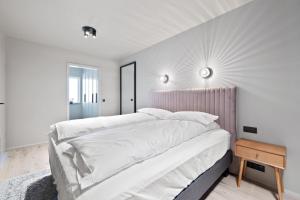 Fotografie z fotogalerie ubytování Modern & Stylish 4BR Apartment v destinaci Njarðvík