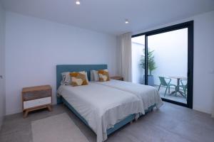Posteľ alebo postele v izbe v ubytovaní Villa Yolo Sur Private Pool Corralejo By Holidays Home