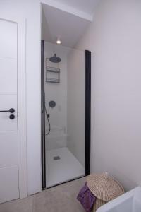 Kúpeľňa v ubytovaní Villa Yolo Sur Private Pool Corralejo By Holidays Home