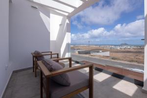 Balkón alebo terasa v ubytovaní Villa Yolo Sur Private Pool Corralejo By Holidays Home