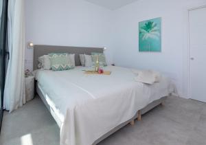 Posteľ alebo postele v izbe v ubytovaní Villa Yolo Sur Private Pool Corralejo By Holidays Home
