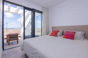 Posteľ alebo postele v izbe v ubytovaní Villa Yolo Sur Private Pool Corralejo By Holidays Home + 24 fotografií