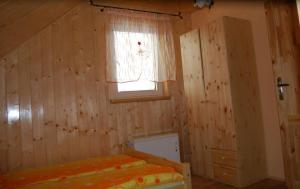 a small room with a bed and a window at Jacowa Chata in Istebna