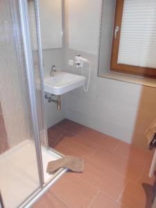 Kúpeľňa v ubytovaní Appartement beim Brunnen 10