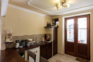 a kitchen with a counter top and a window at Al Campanaro b&b in Taurasi