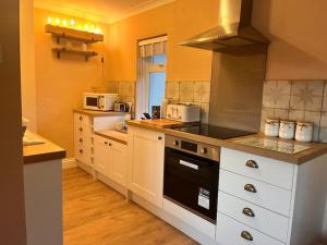 Billede fra billedgalleriet på Blue Anchor House - Seaview, Hot Tub Apartments i Blue Anchor