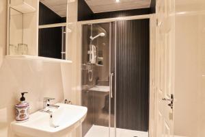 Ένα μπάνιο στο Quilt and Croissants Guest House +25 φωτογραφίες
