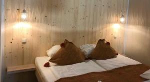 Un pat sau paturi într-o cameră la Ferienwohnung Ursel