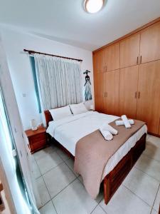 a bedroom with a bed with two towels on it at Villa Alkioni 31 in Paralimni