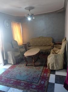 a living room with a couch and a table at خالد بن الوليد بجوار كشرى التحرير in Alexandria