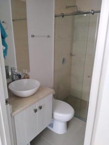 a bathroom with a toilet and a sink and a shower at Hermoso Apto Cartagena in Cartagena de Indias